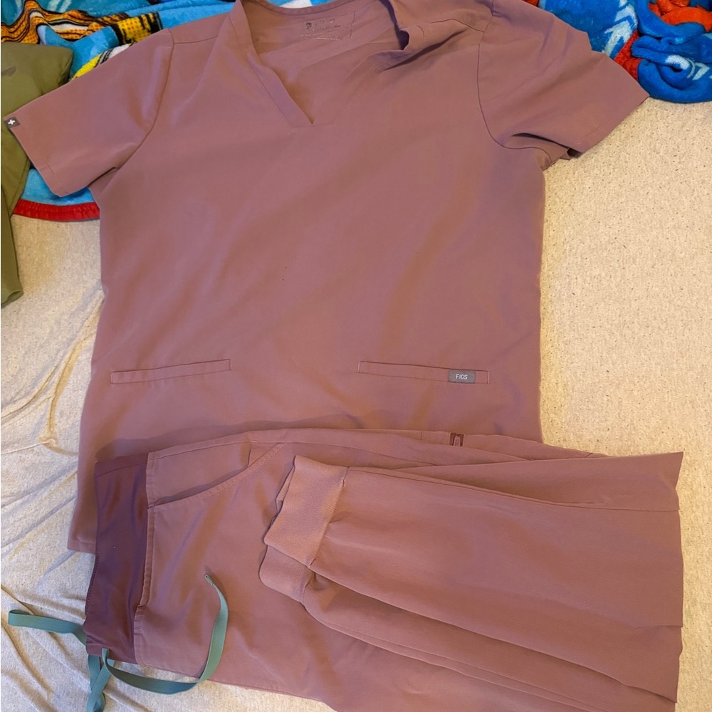 Figs Mauve Women's Scrub Set